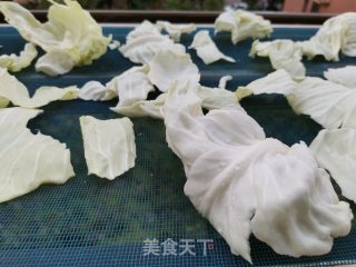 酸包菜的做法步骤：1