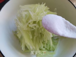 凉拌莴笋丝的做法步骤：2