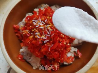 剁辣椒蒸排骨的做法步骤：4