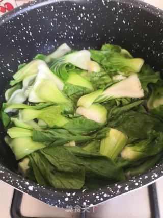 油菜香菇鸡蛋馅儿蒸饺。的做法步骤：3