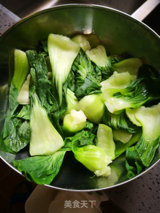 油菜香菇鸡蛋馅儿蒸饺。的做法步骤：4