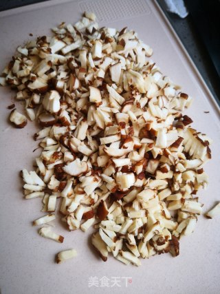 油菜香菇鸡蛋馅儿蒸饺。的做法步骤：5