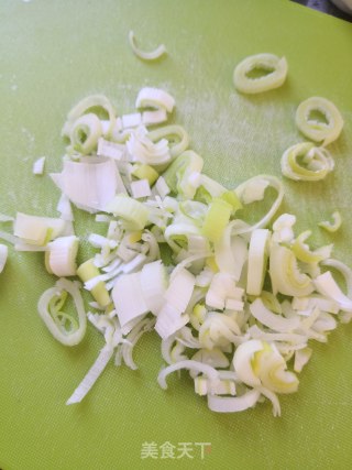 油菜香菇鸡蛋馅儿蒸饺。的做法步骤：7