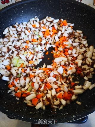 油菜香菇鸡蛋馅儿蒸饺。的做法步骤：9