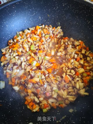 油菜香菇鸡蛋馅儿蒸饺。的做法步骤：10