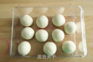 百吃不腻中种菠萝包，自然开裂，经典酥皮菠萝包！的做法步骤：8