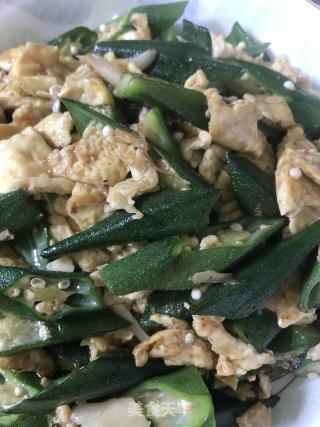 秋葵炒鸡蛋的做法步骤：9