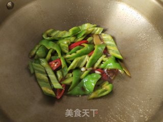 尖椒炒鱼肚的做法步骤：10
