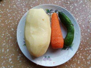 胡萝卜炒土豆丝的做法步骤：1