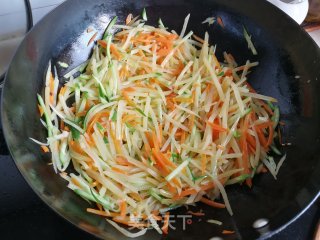 胡萝卜炒土豆丝的做法步骤：5