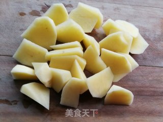 五香土豆的做法步骤：1