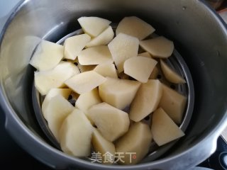 五香土豆的做法步骤：2