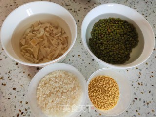 大米绿豆百合粥的做法步骤：1