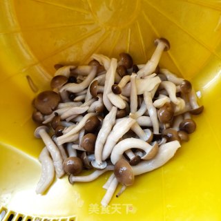 肉末蟹味菇炒茭白的做法步骤：6