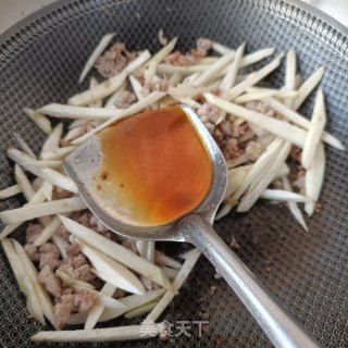 肉末蟹味菇炒茭白的做法步骤：12