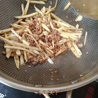 肉末蟹味菇炒茭白的做法步骤：13