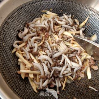 肉末蟹味菇炒茭白的做法步骤：14