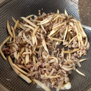肉末蟹味菇炒茭白的做法步骤：15