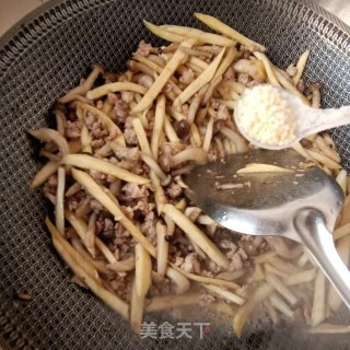 肉末蟹味菇炒茭白的做法步骤：16