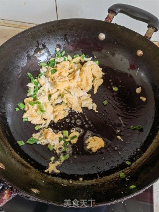 蛋炒青红双丝的做法步骤：3