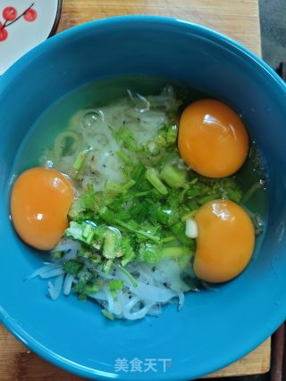 银鱼仔煎蛋的做法步骤：3