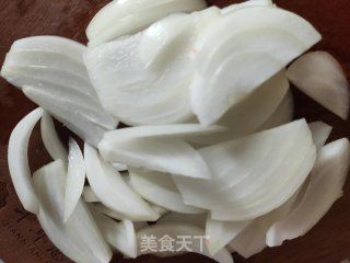 胡萝卜鸡蛋炒洋葱的做法步骤：2