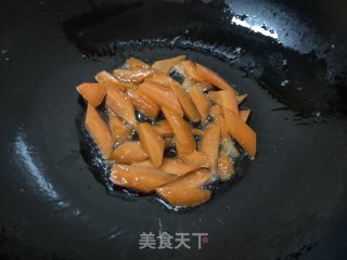 胡萝卜鸡蛋炒洋葱的做法步骤：5