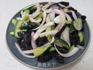 洋葱黄瓜拌木耳的做法步骤：7