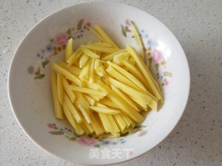 洋葱炒土豆丝的做法步骤：2
