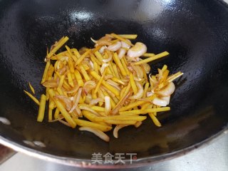洋葱炒土豆丝的做法步骤：3