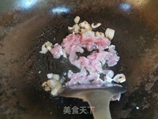 剁辣椒花菜炒肉的做法步骤：1