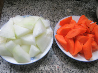 胡萝卜烧冬瓜的做法步骤：1