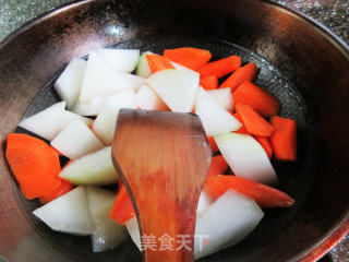 胡萝卜烧冬瓜的做法步骤：2