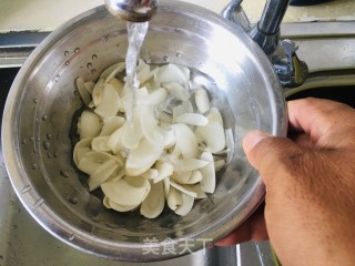 绿豆百合糖水的做法步骤：2