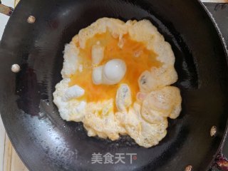 木耳炒蛋的做法步骤：2