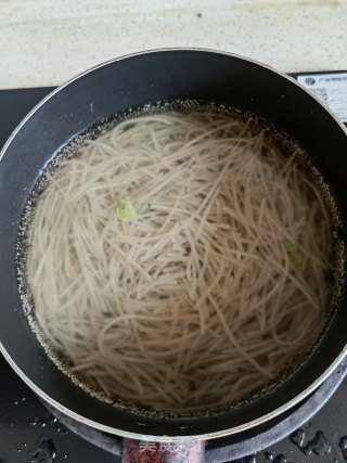 香辣豆花粉的做法步骤：1