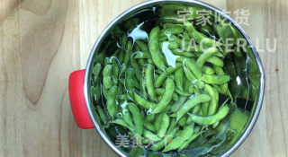 家常糟毛豆，经典下酒菜，毛豆剥剥、冰啤喝喝，不要太惬意。的做法步骤：1