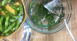 家常糟毛豆，经典下酒菜，毛豆剥剥、冰啤喝喝，不要太惬意。的做法步骤：4