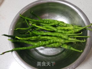 线椒炒肉末的做法步骤：1