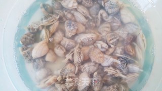 蒜蓉粉丝花蛤的做法步骤：1