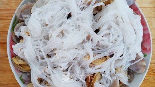 蒜蓉粉丝花蛤的做法步骤：9
