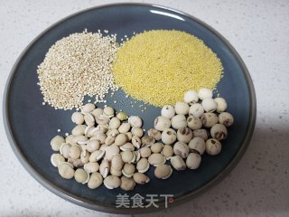 黑豆藜麦莲子米粥的做法步骤：1