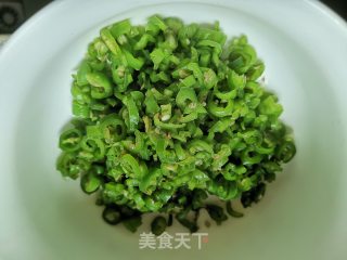 青辣椒炒蛋的做法步骤：3