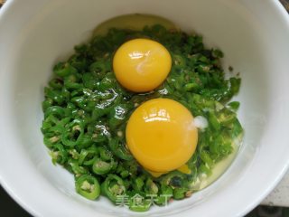 青辣椒炒蛋的做法步骤：4