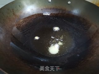 红烧鲫鱼的做法步骤：1