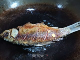 红烧鲫鱼的做法步骤：4