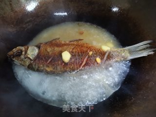 红烧鲫鱼的做法步骤：5