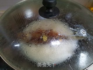 红烧鲫鱼的做法步骤：6