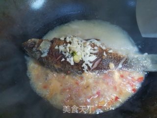 红烧鲫鱼的做法步骤：7