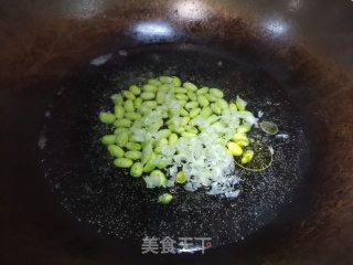 毛豆炒肉皮的做法步骤：4